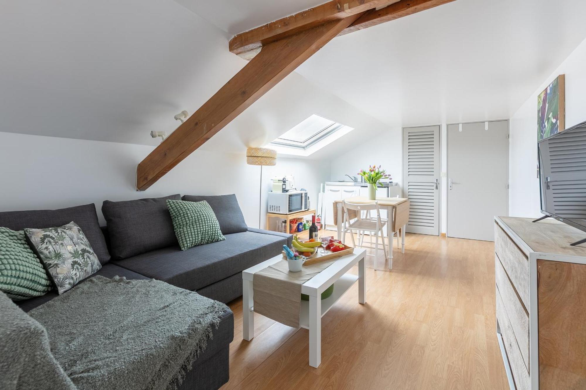 Pied-a-terre Parisien Apartment